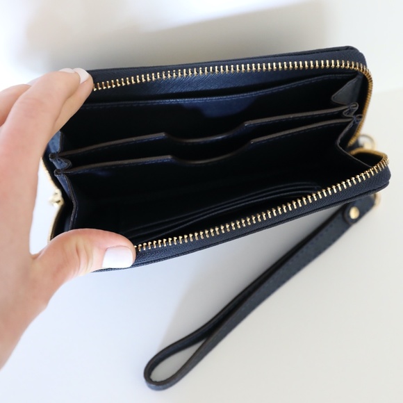 Michael Kors Wristlet/Wallet - Picture 5 of 6